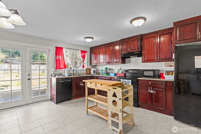 Property photo for 1711 4th Avenue NW, Puyallup photo 10