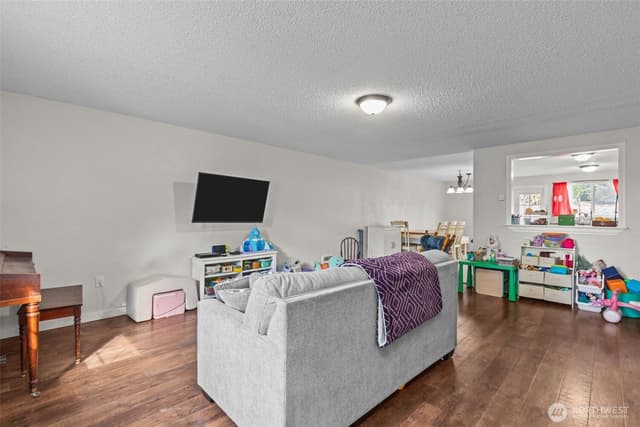 Property photo for 1711 4th Avenue NW, Puyallup photo 2