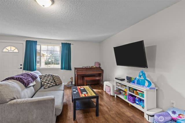 Property photo for 1711 4th Avenue NW, Puyallup photo 5