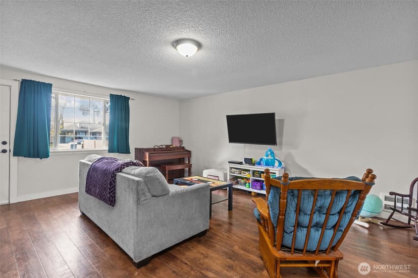 Property photo for 1711 4th Avenue NW, Puyallup photo 4