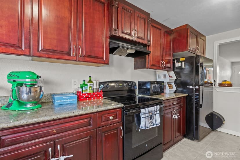 Property photo for 1711 4th Avenue NW, Puyallup photo 13