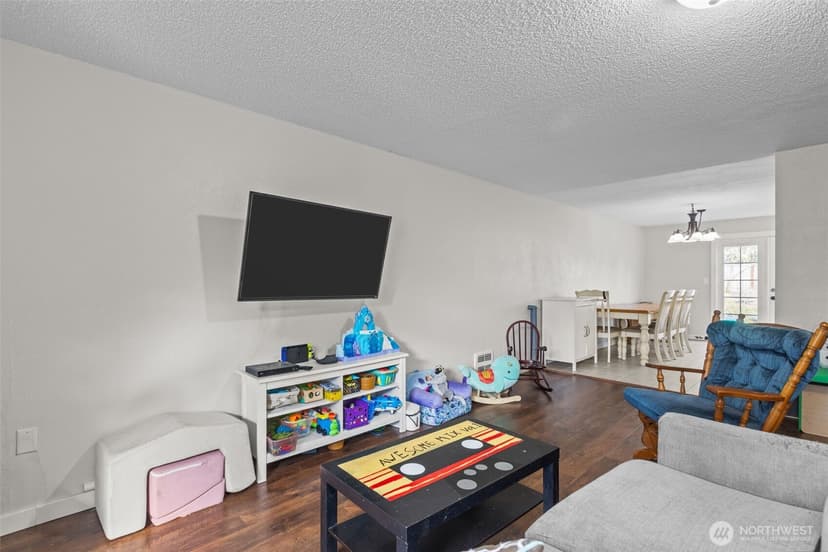 Property photo for 1711 4th Avenue NW, Puyallup photo 3