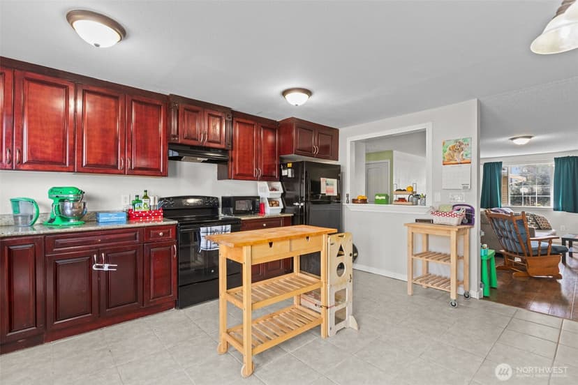 Property photo for 1711 4th Avenue NW, Puyallup photo 9