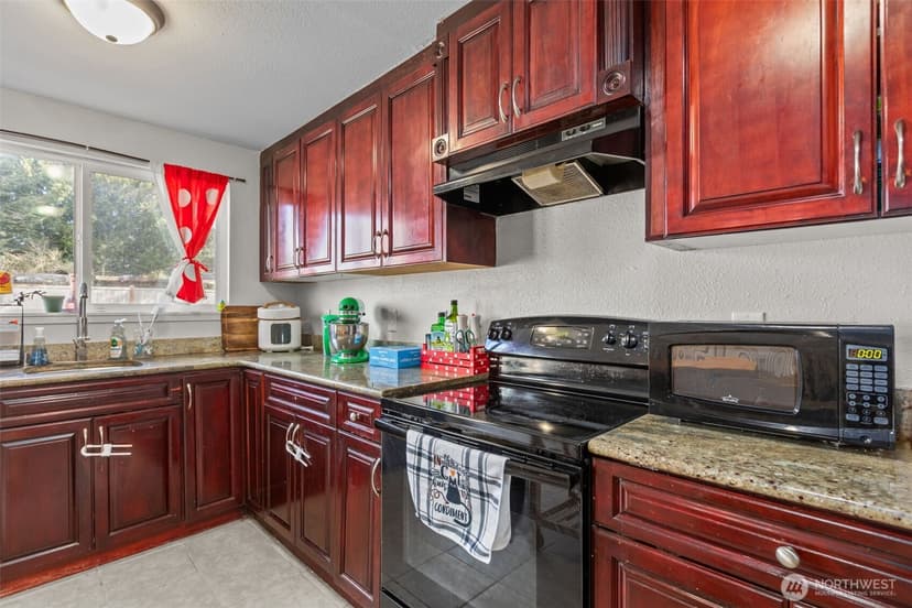 Property photo for 1711 4th Avenue NW, Puyallup photo 14