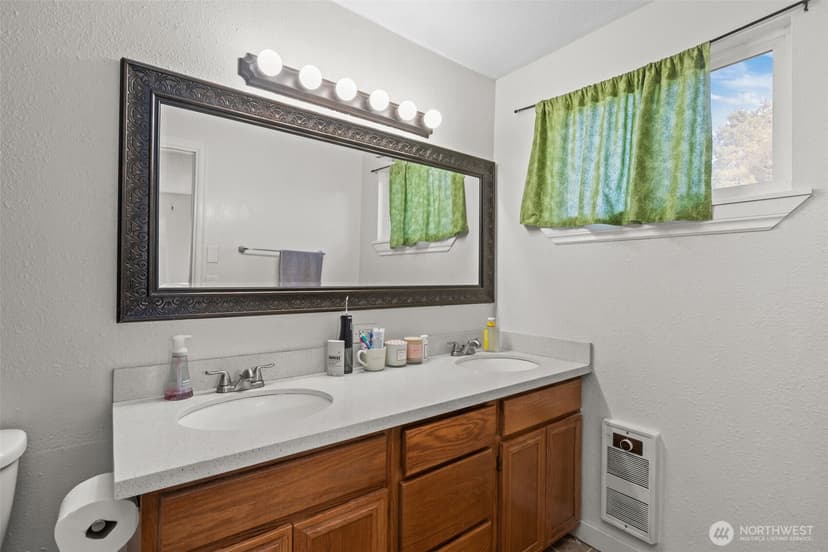 Property photo for 1711 4th Avenue NW, Puyallup photo 19