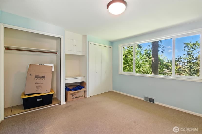Property photo for 2650 120th Avenue NE, Bellevue photo 24