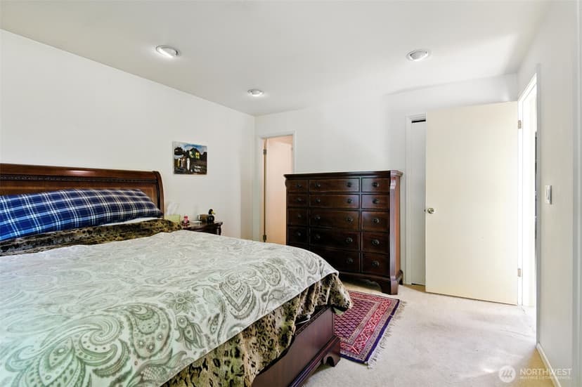 Property photo for 2650 120th Avenue NE, Bellevue photo 19