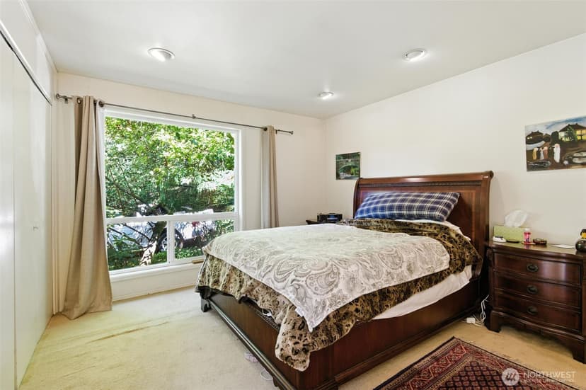 Property photo for 2650 120th Avenue NE, Bellevue photo 18