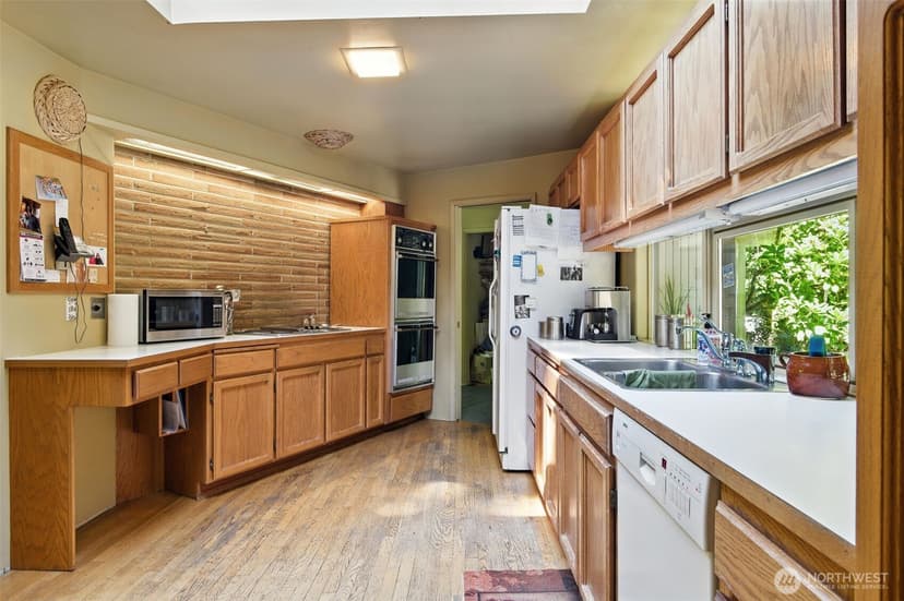 Property photo for 2650 120th Avenue NE, Bellevue photo 36