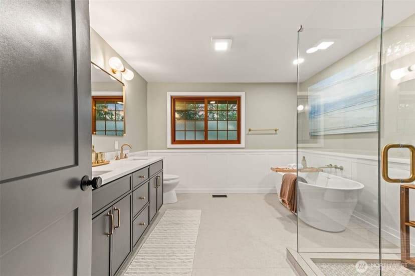 Property photo for 15817 SE Newport Way, Bellevue photo 17