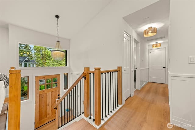 Property photo for 15817 SE Newport Way, Bellevue photo 2