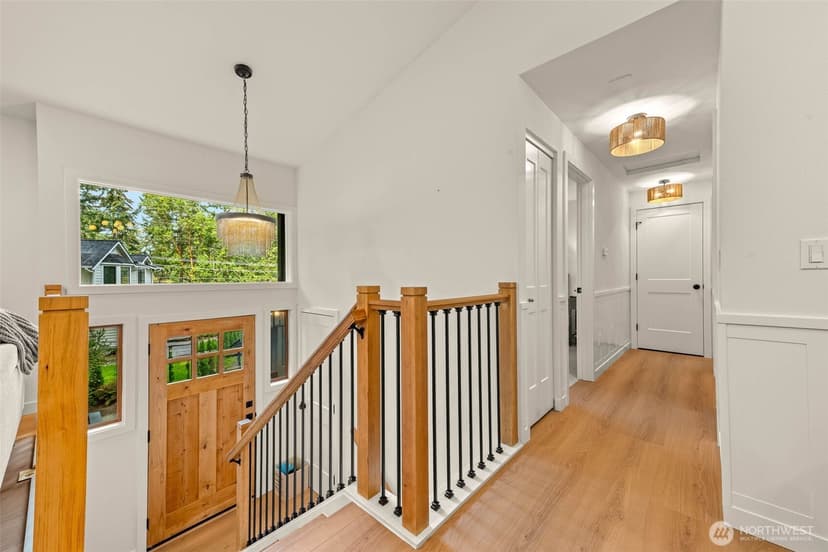 Property photo for 15817 SE Newport Way, Bellevue photo 2