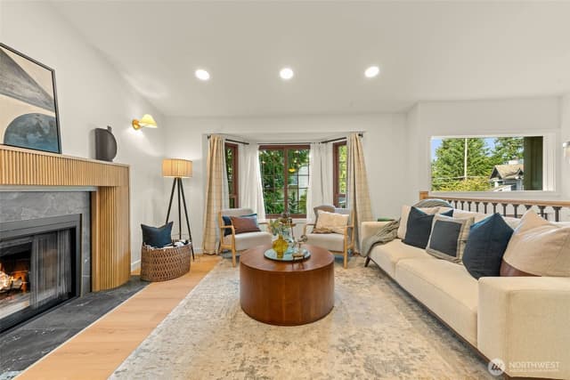 Property photo for 15817 SE Newport Way, Bellevue photo 4