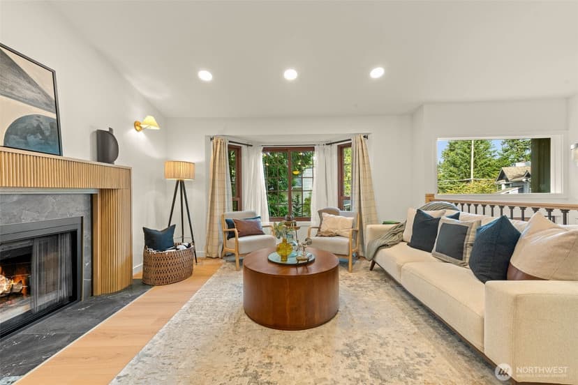 Property photo for 15817 SE Newport Way, Bellevue photo 4
