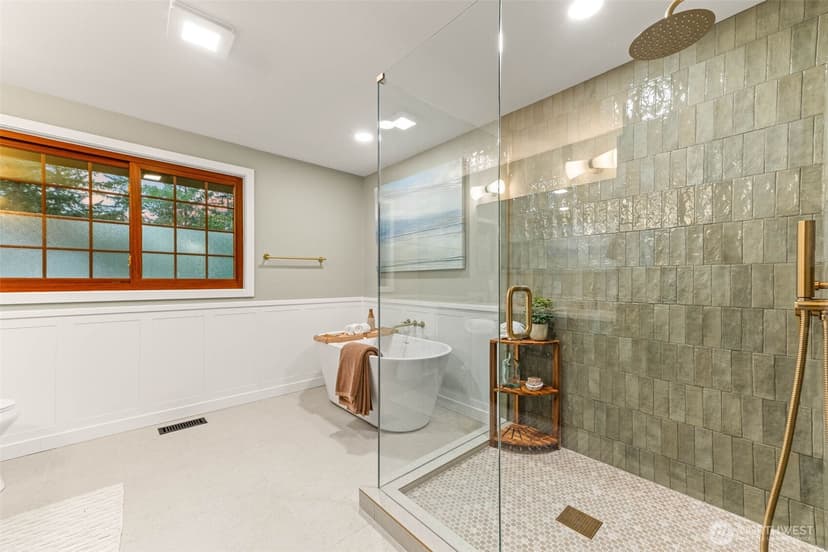 Property photo for 15817 SE Newport Way, Bellevue photo 16