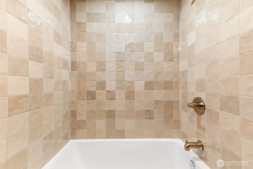 Property photo for 15817 SE Newport Way, Bellevue photo 20