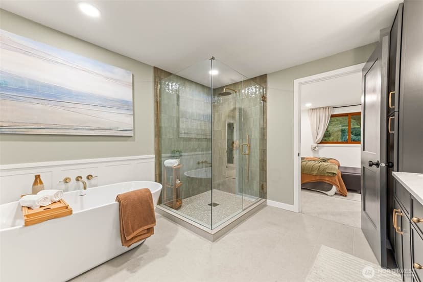 Property photo for 15817 SE Newport Way, Bellevue photo 14