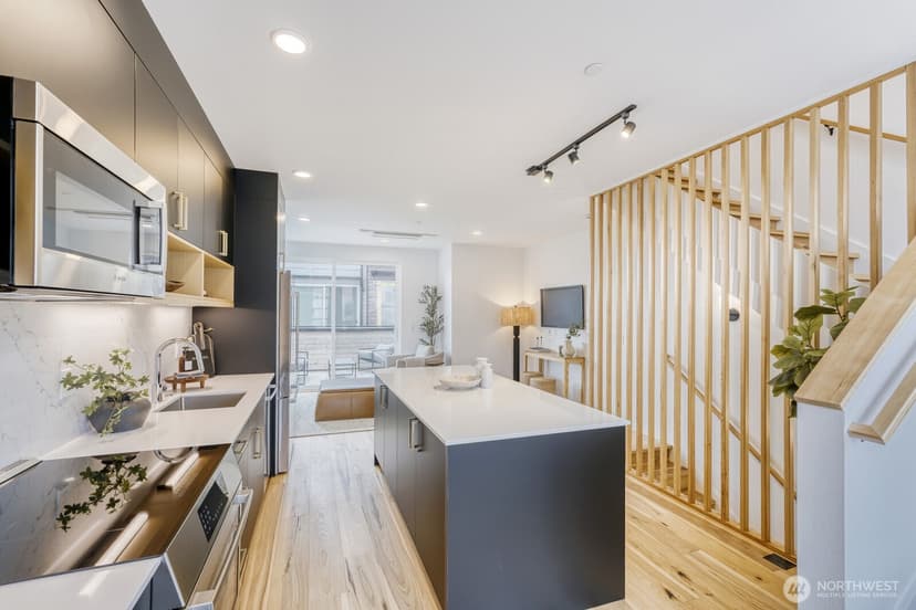 Property photo for 517 Howe Street #B, Seattle photo 3