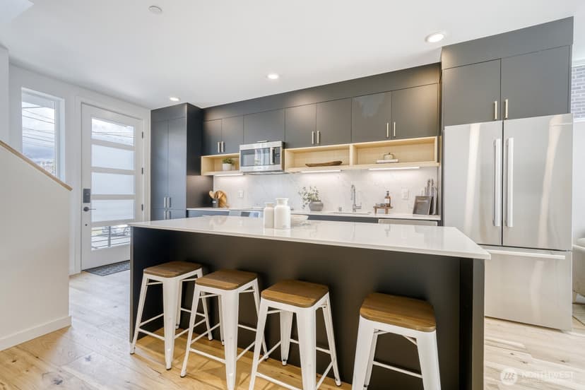 Property photo for 517 Howe Street #B, Seattle photo 6