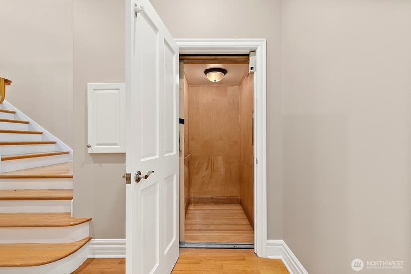 Property photo for 3046 43rd Avenue W, Seattle photo 14