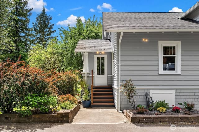 Property photo for 8217 Mountain Avenue SE, Snoqualmie photo 4
