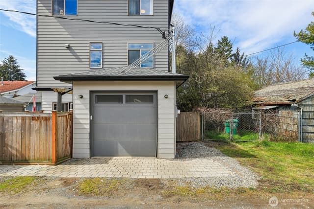 Property photo for 8410 17th Avenue SW #3, Seattle photo 3