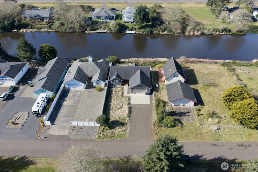 Property photo for 673 Island Circle SE, Ocean Shores photo 26