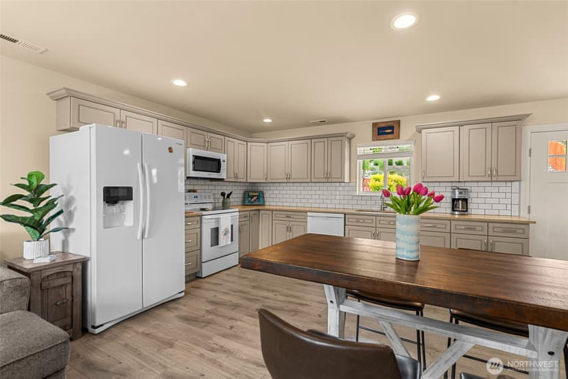 Property photo for 617 E Wapato Avenue, Chelan photo 7