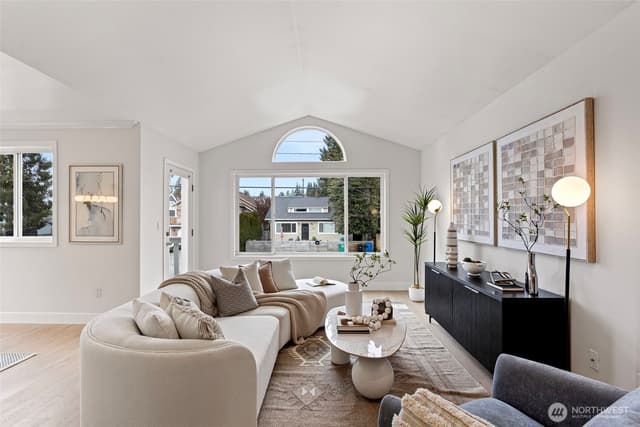 Property photo for 347 N 103rd Street, Seattle photo 4