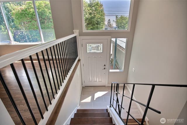 Property photo for 310 9th Avenue, Kirkland photo 2