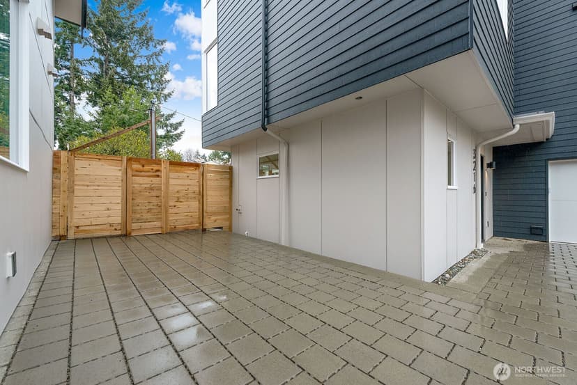 Property photo for 3216 47th Avenue SW, Seattle photo 20