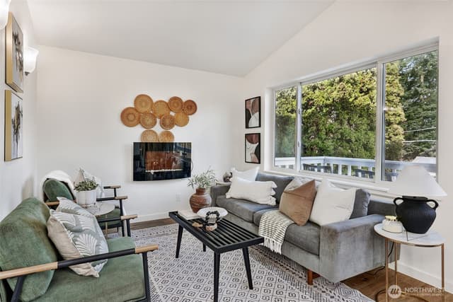 Property photo for 7737 12th Avenue SW, Seattle photo 4