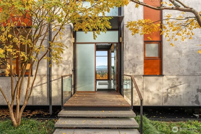 Property photo for 1527 E Howe Street, Seattle photo 4