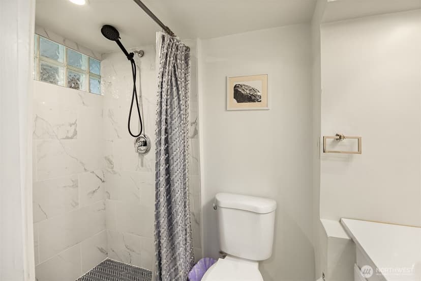 Property photo for 826 NE 80th Street, Seattle photo 17