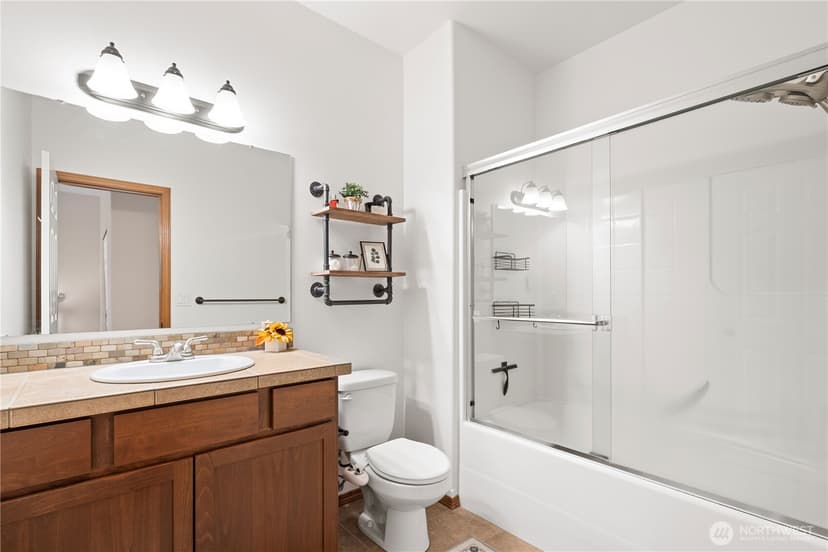 Property photo for 814 10th Street SE, Puyallup photo 24