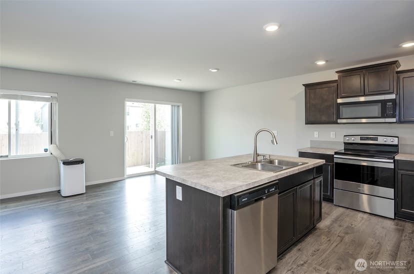 Property photo for 18703 108th Avenue E, Puyallup photo 10