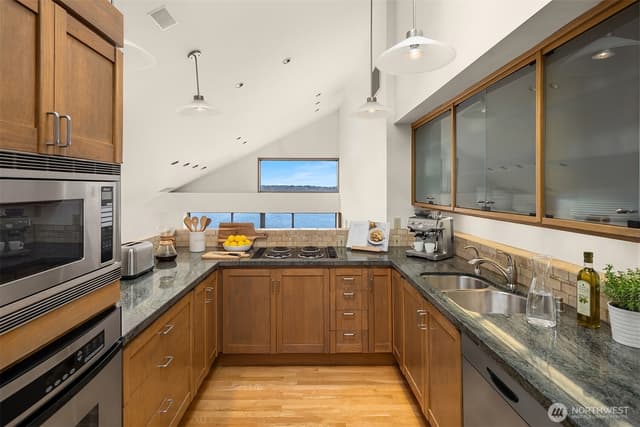 Property photo for 2021 1st Avenue #F20, Seattle photo 5