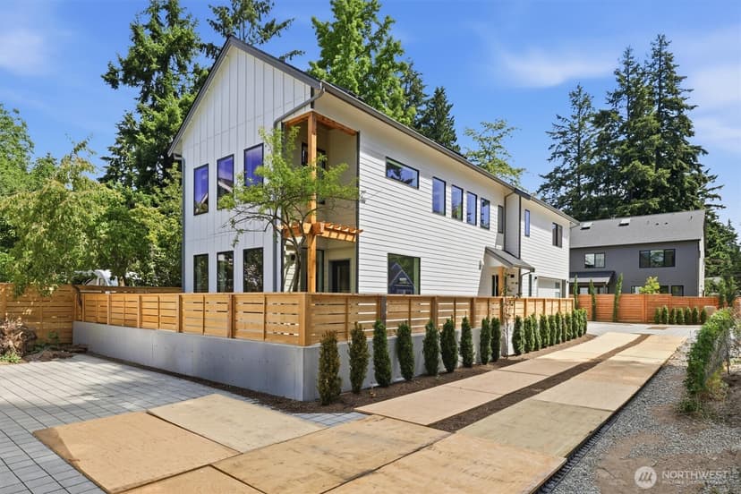 Property photo for 10731 B 17th Avenue NE, Seattle photo 4