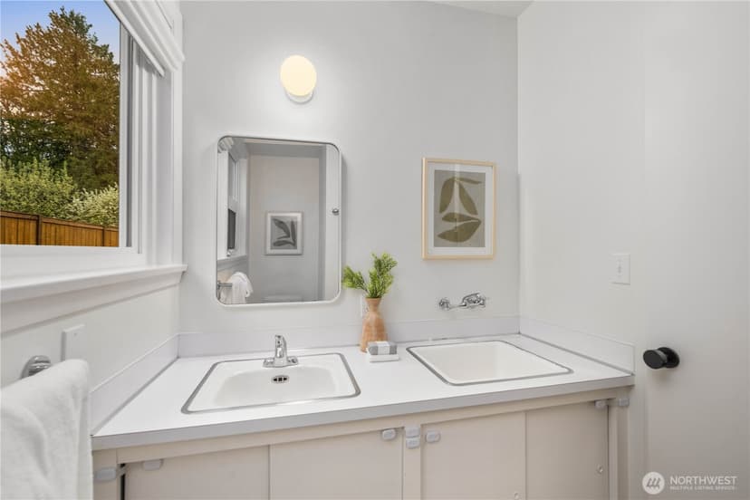 Property photo for 5501 37th Avenue NE, Seattle photo 24