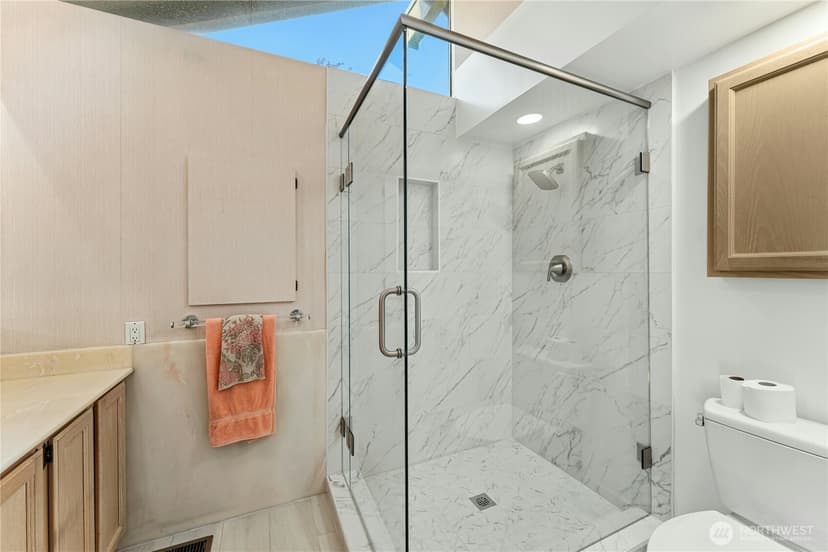 Property photo for 2258 40th Avenue E, Seattle photo 18