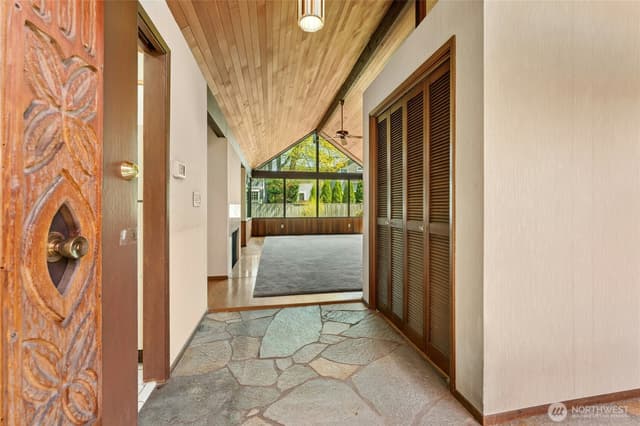 Property photo for 2258 40th Avenue E, Seattle photo 4