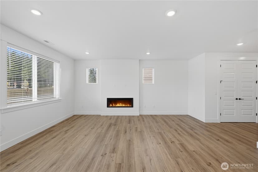 Property photo for 32181 Pacific Avenue SE, Black Diamond photo 6