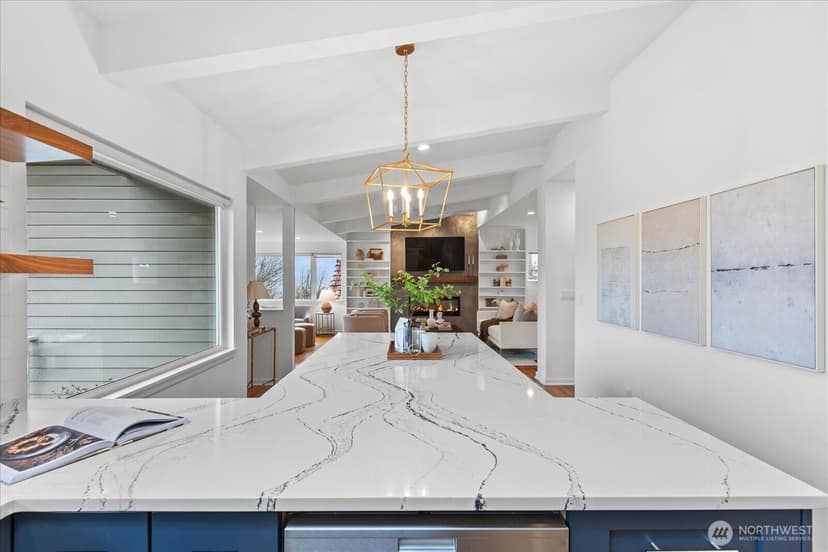 Property photo for 1400 Magnolia Boulevard W, Seattle photo 12
