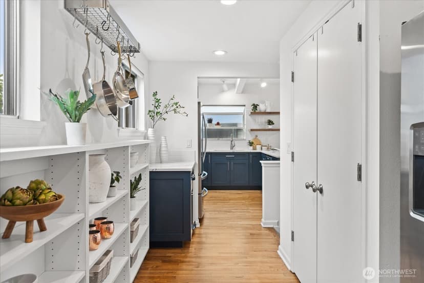 Property photo for 1400 Magnolia Boulevard W, Seattle photo 13