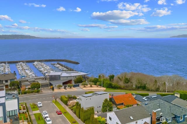Property photo for 1400 Magnolia Boulevard W, Seattle photo 3