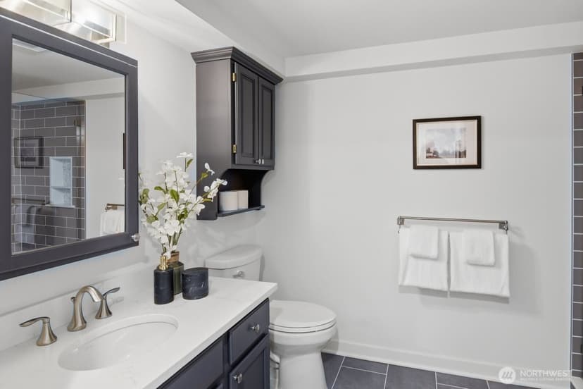Property photo for 1400 Magnolia Boulevard W, Seattle photo 28