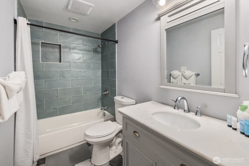Property photo for 315 124th Place NE, Bellevue photo 21