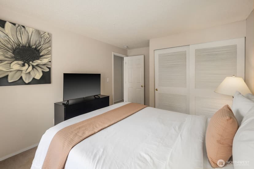 Property photo for 315 124th Place NE, Bellevue photo 18