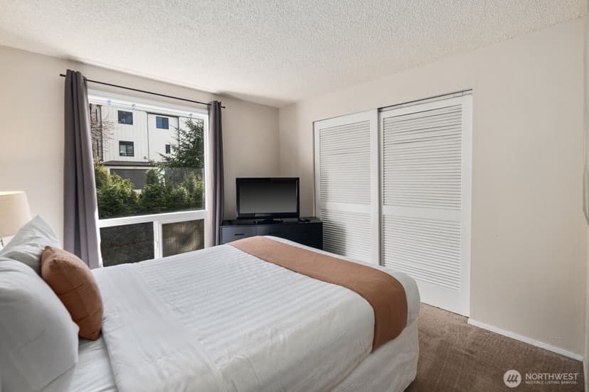 Property photo for 315 124th Place NE, Bellevue photo 20