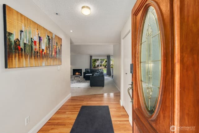 Property photo for 315 124th Place NE, Bellevue photo 4